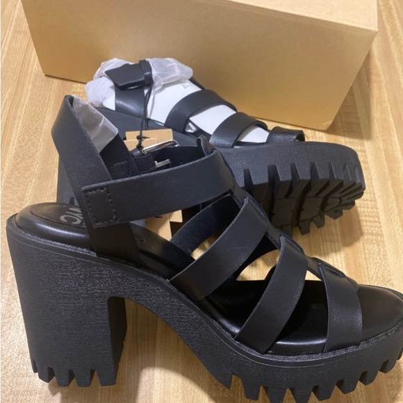 NYC Women's Genesis Block Heel Fisherman Sandals. NWT size 7 - Picture 8 of 11